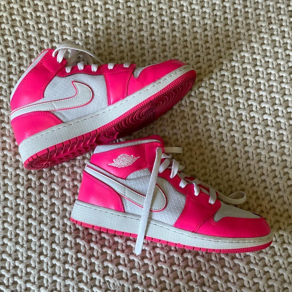 Jordan 1 Mid Hyper Pink White Grade School Size 5.5 Youth